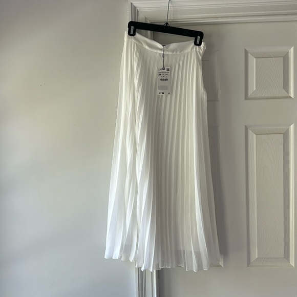 NWOT ZARA White Pleated Midi Skirt - Picture 3 of 6